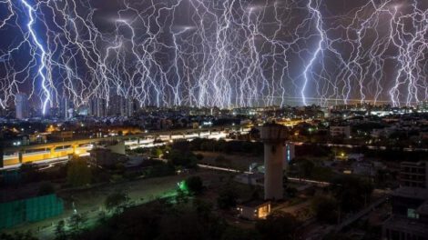 Tormenta eléctrica en India