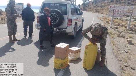 Operativos de control contra el contrabando en Tiquina