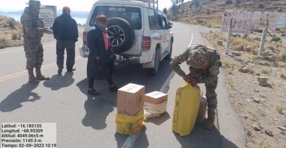 Operativos de control contra el contrabando en Tiquina