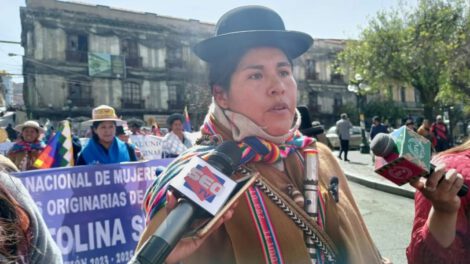 Bartolina Sisa lidera marcha en La Paz