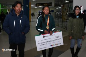 La fondista Jhoselyn Camargo regresa a Bolivia con medalla de oro y sueños olímpicos