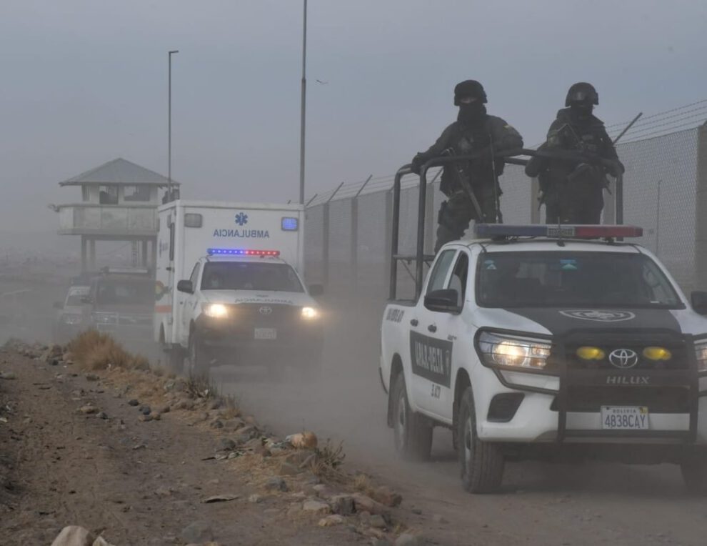 Gobernador Camacho es trasladado a un hospital en medio de operativo policial