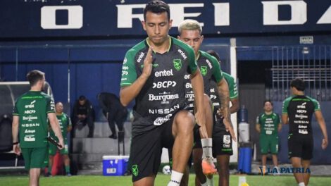 Roberto Fernández entrenando con la selección boliviana