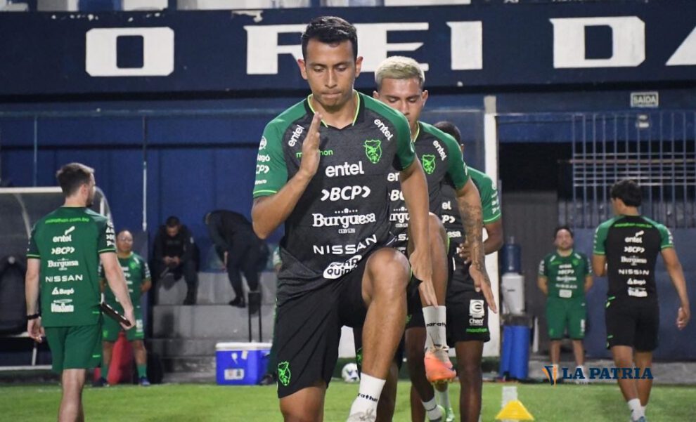 Roberto Fernández entrenando con la selección boliviana