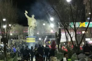 Día de la Morenada con K'oa a los pies del Jach'a Flores