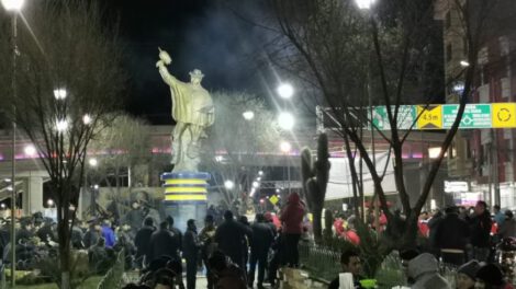 Día de la Morenada con K'oa a los pies del Jach'a Flores