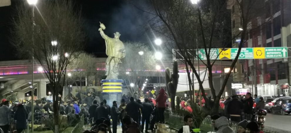 Día de la Morenada con K'oa a los pies del Jach'a Flores