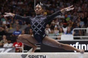 Simone Biles apunta a los Juegos de París 2024