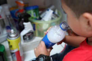 Niño consume sustancia tóxica por imitar programa de TV