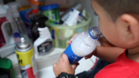 Niño consume sustancia tóxica por imitar programa de TV