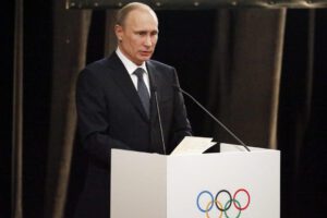 Vladimir Putin denuncia politización del deporte en el Foro Económico del Este