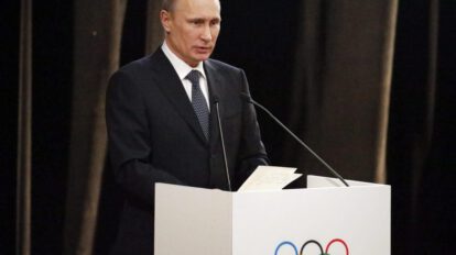 Vladimir Putin denuncia politización del deporte en el Foro Económico del Este