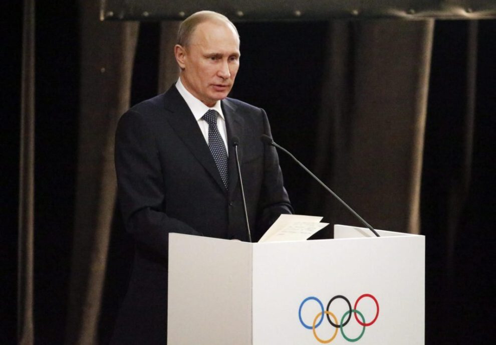 Vladimir Putin denuncia politización del deporte en el Foro Económico del Este