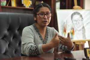 Eva Copa se reduce el sueldo para financiar Bus Municipal en El Alto