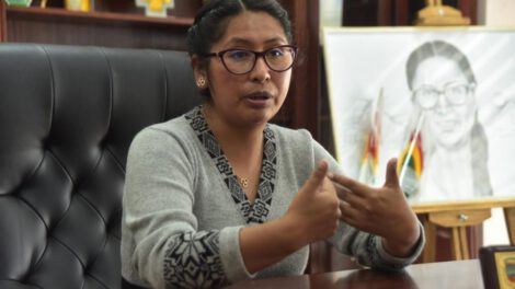 Eva Copa se reduce el sueldo para financiar Bus Municipal en El Alto