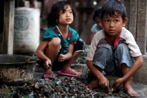 Más de 300 millones de niños viven en pobreza extrema, según Unicef