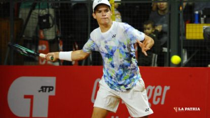 Tenista boliviano Prado en plena competencia