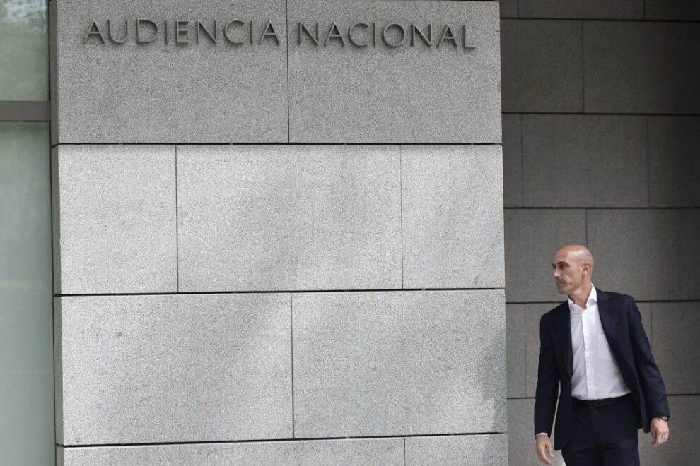 Luis Rubiales bajo investigación por agresión sexual a Jenni Hermoso