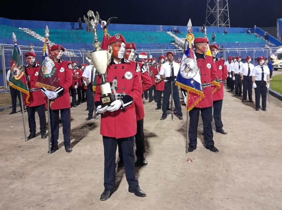 Banda estudiantil orureña del Colegio Luis Mario Careaga recibe premio en concurso nacional