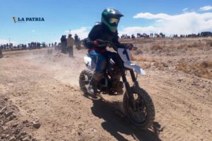 Prueba municipal de motociclismo en Oruro