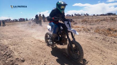 Prueba municipal de motociclismo en Oruro