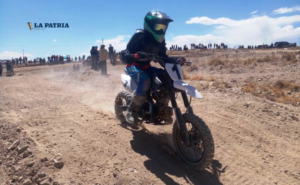 Prueba municipal de motociclismo en Oruro