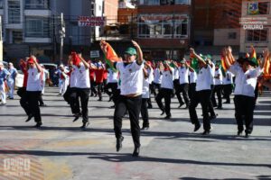 Carnaval de Oruro con diabladas en ensayo