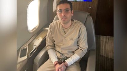 Ovidio Guzmán López siendo extraditado de México a Estados Unidos