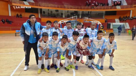 La selección orureña de futsal Sub-12 en el nacional que se realiza en Potosí