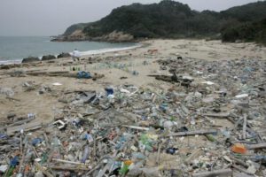 Contaminación marina por plásticos en Ghana