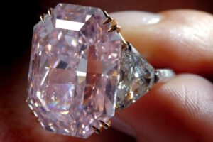 Descubren factor geológico clave para formación de diamantes rosados