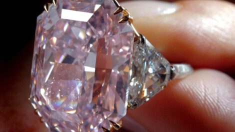 Descubren factor geológico clave para formación de diamantes rosados