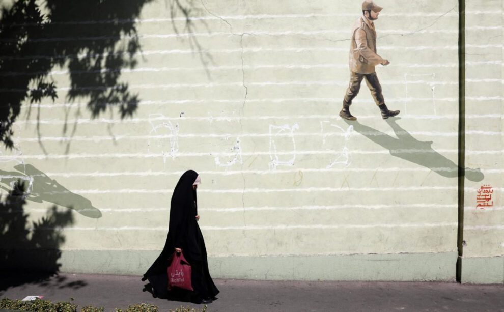 Ley del velo en Irán impone duras penas por no usar prenda islámica