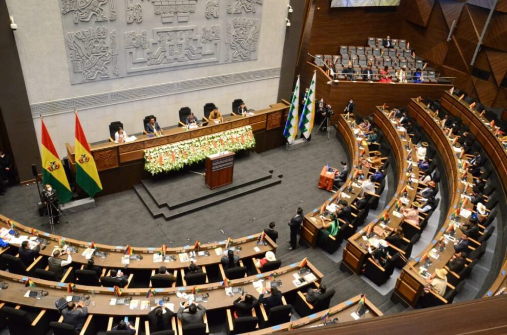 Ley de interpelación y censura en la Asamblea Legislativa Plurinacional