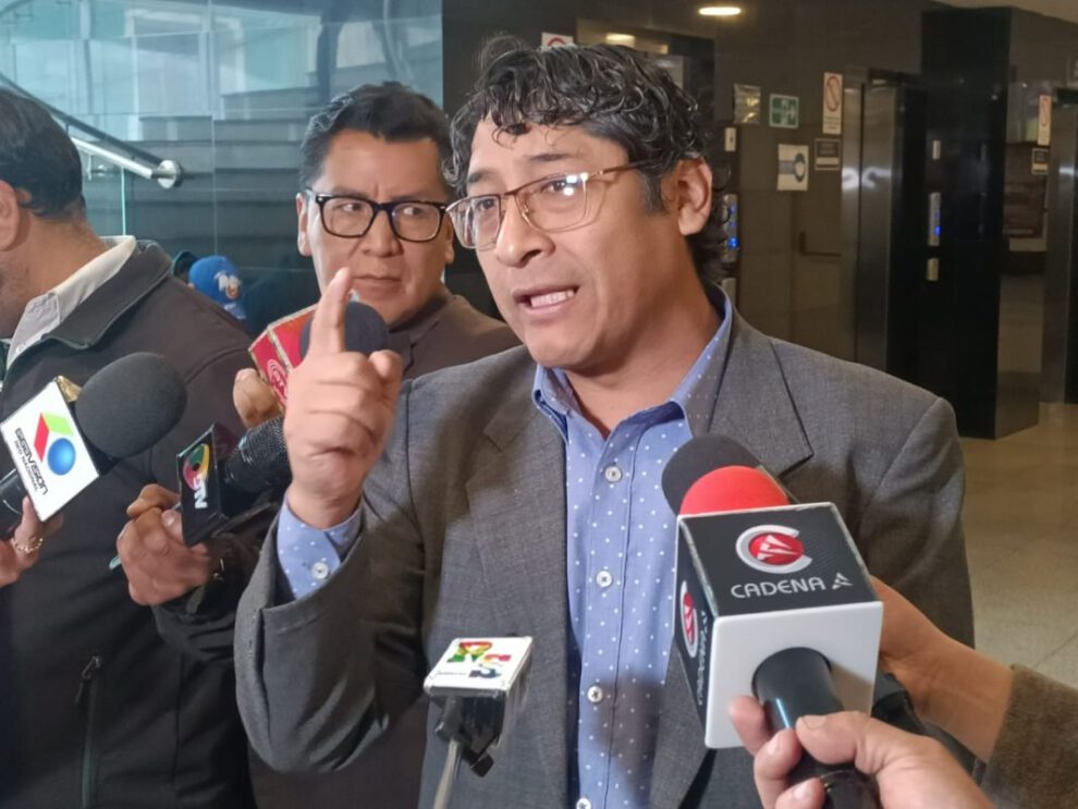 Luciano Quispe busca validar su liderazgo de la Csutcb al invitar a Evo Morales