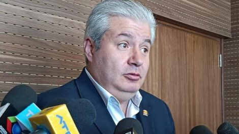 Enrique Urquidi acusa al oficialismo de incumplir consensos