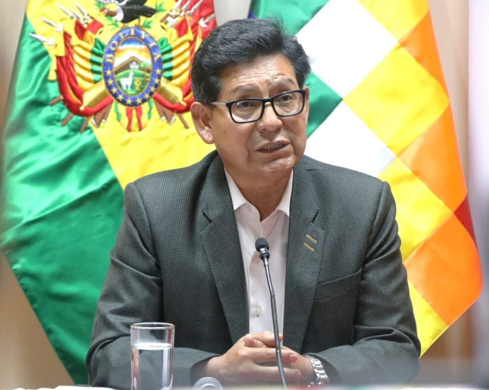 Mitin político escolar con participación de estudiantes en Santa Cruz