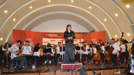 Presentación musical del María Luisa Luzio en el Salón Luis Ramiro Beltrán