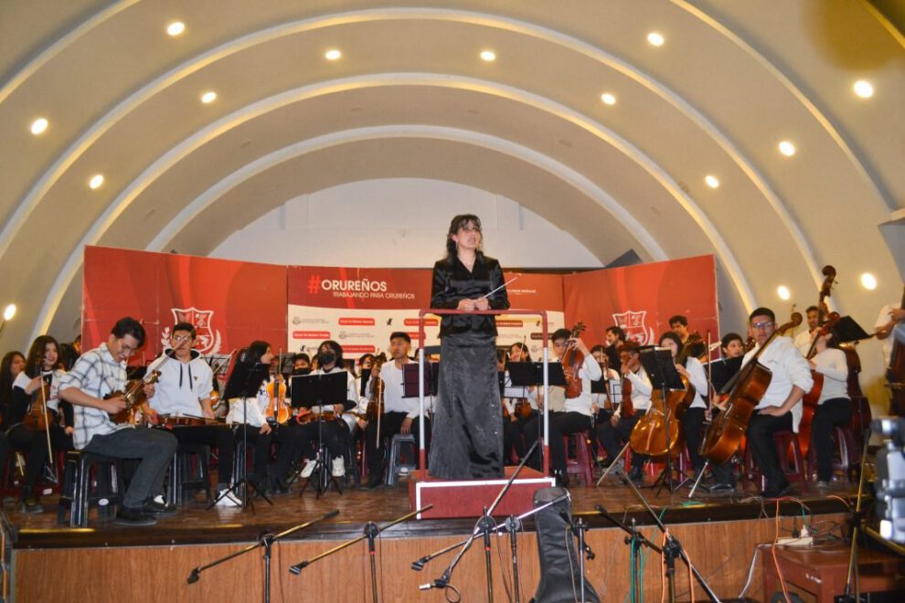 Presentación musical del María Luisa Luzio en el Salón Luis Ramiro Beltrán