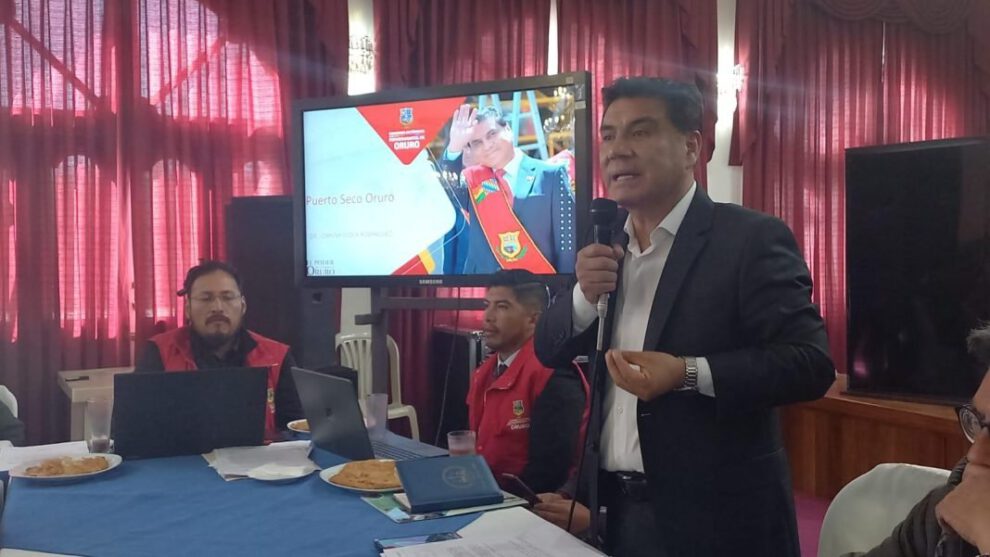 Gobernador presenta carpetas actualizadas del proyecto Puerto Seco
