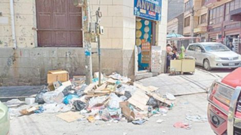 Basura acumulada en las esquinas de las calles por paro de actividades EMAO