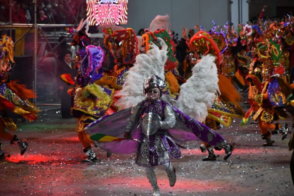 Carnaval de Oruro con danza y colorido