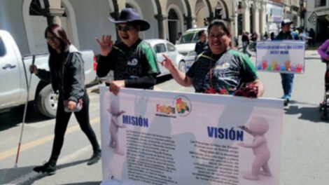 Personas sordas piden reconocimiento oficial de la lengua de señas