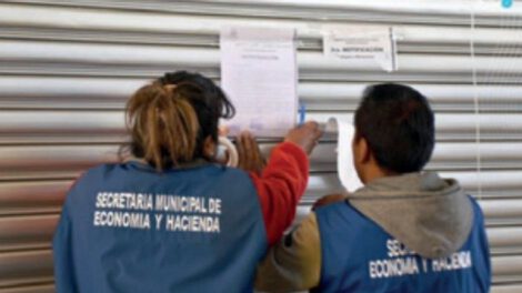 Puestos abandonados en el mercado Bartolina Sisa