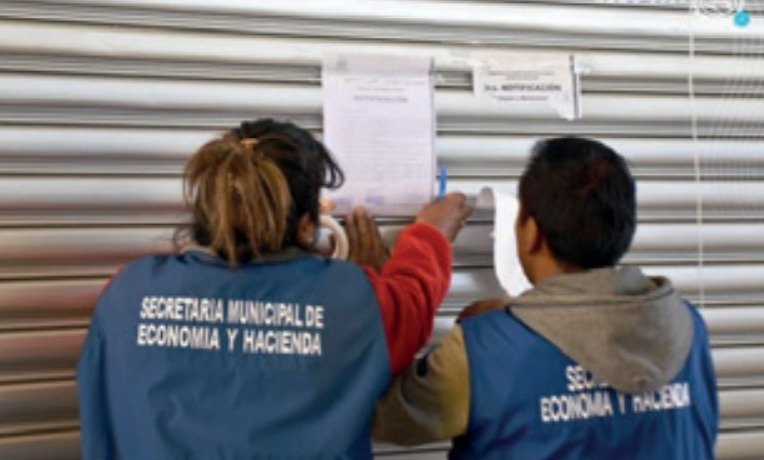Puestos abandonados en el mercado Bartolina Sisa