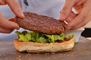 Carne falsa como opción saludable y sostenible