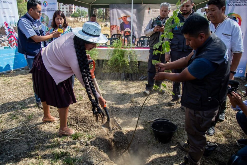 Campaña de forestación y reforestación en Cochabamba para garantizar agua a futuras generaciones