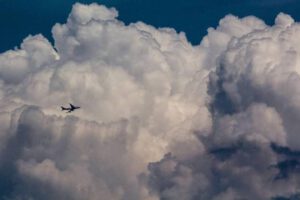 Bombardeo de nubes para provocar lluvias