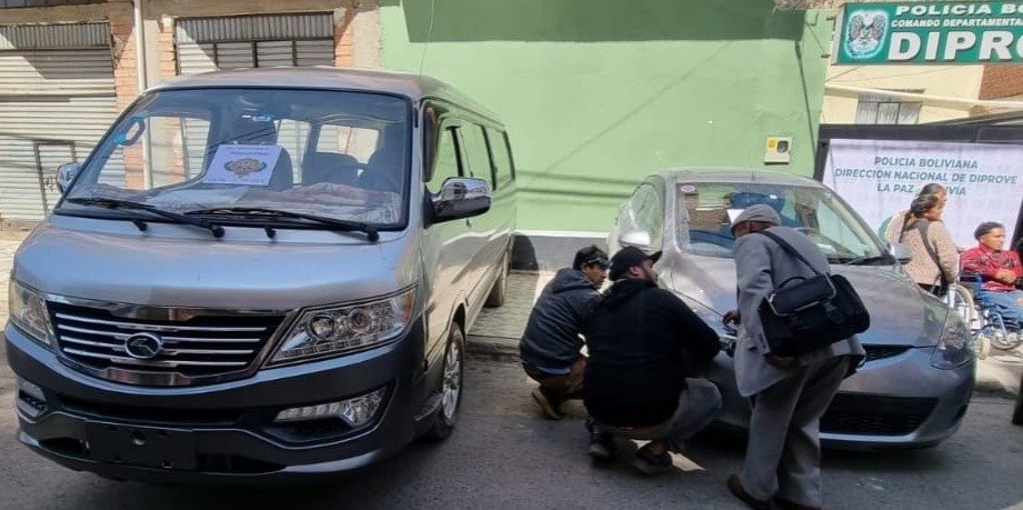 Diprove recupera vehículos robados en Chile y encontrados en Bolivia