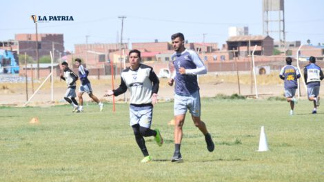 Jugadores del GV San José entrenando para la Copa Simón Bolívar